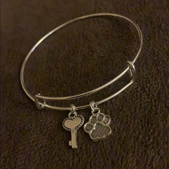 Dangle Bracelet - Picture 2 of 3